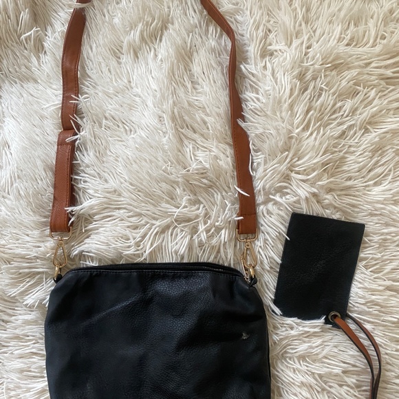 Black Leather Adjustable Shoulder Bag with Coin Purse - Picture 6 of 9